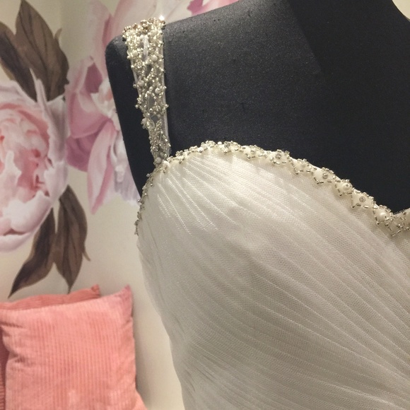 PRONOVIAS WEDDING GOWN! - Picture 6 of 8